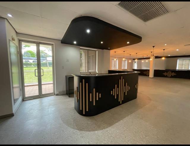 2,422M² OFFICE FOR SALE IN BRYANSTON
